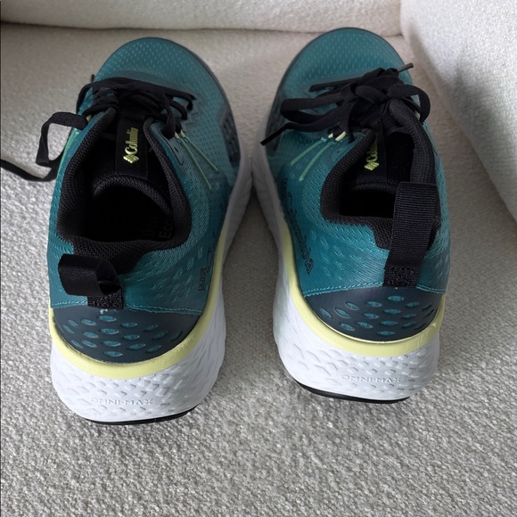 Columbia Teal and Black Omnimax Trail Shoes New Without Tags - Picture 5 of 5